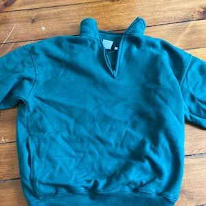 size 1 forest green aritzia quarter zip